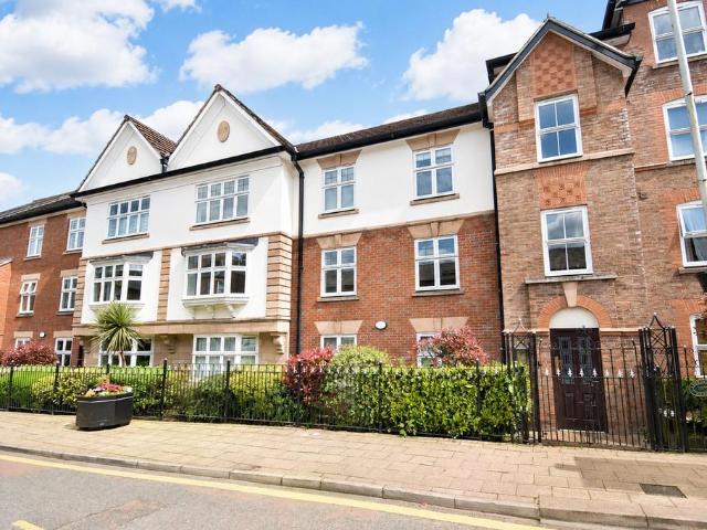 Flat for sale in Alderley Edge