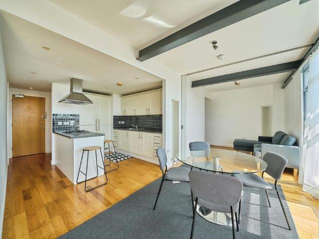 Flat for sale in Stratford Marsh, Greater London