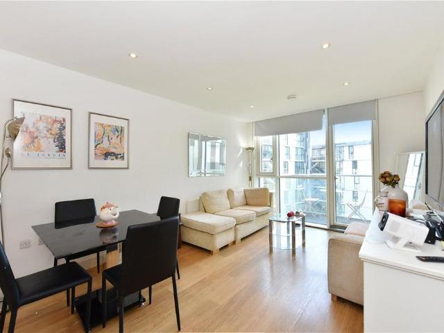Flat for sale in St. George in the East, Whitechapel