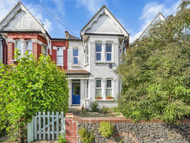 Flat for sale in Palmers Green, Greater London