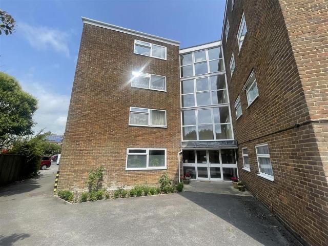 Flat for sale in Salisbury, Wiltshire