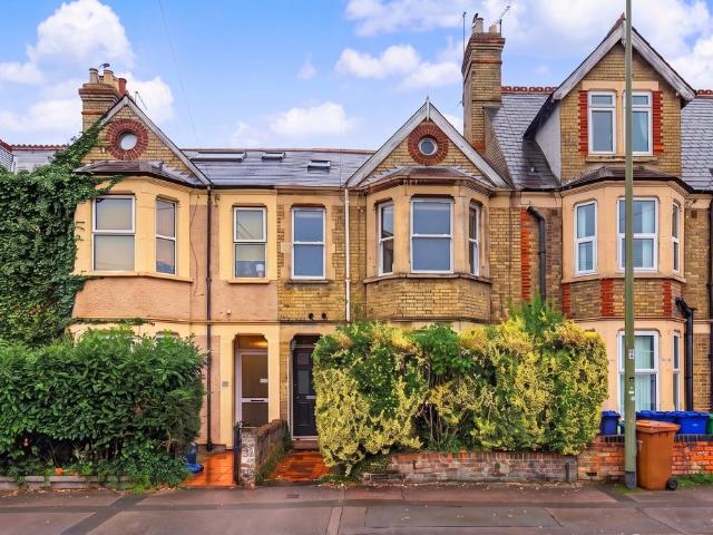 Flat for sale in Robin Hood, The Slade