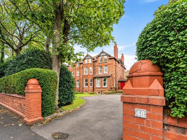 Flat for sale in Crosby, Sefton