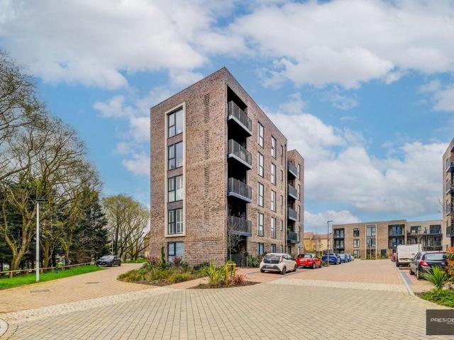Flat for sale in Epping, Essex