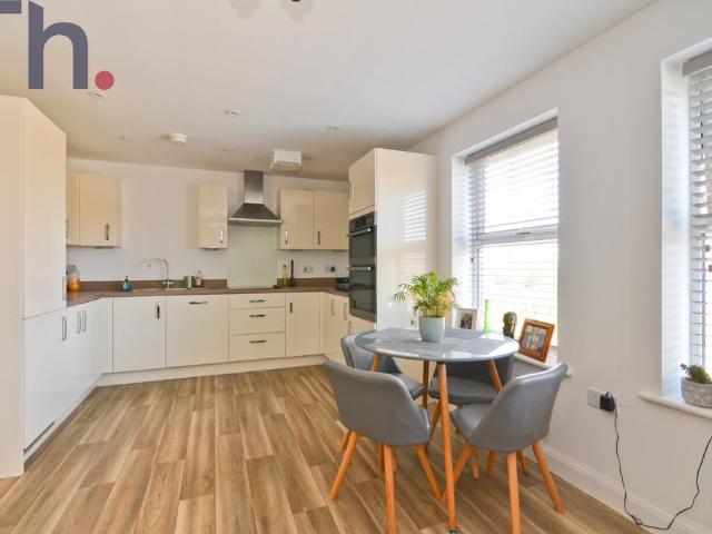 Flat for sale in Pan Meadows, Shide