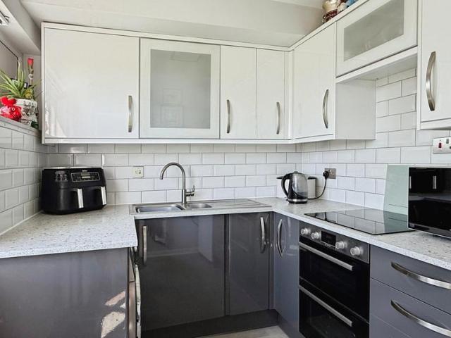 Flat for sale in Broomhill, Feckenham