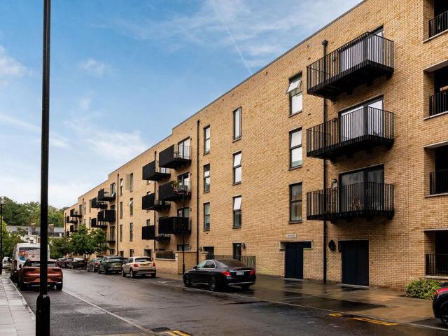 Flat for sale in Greater London