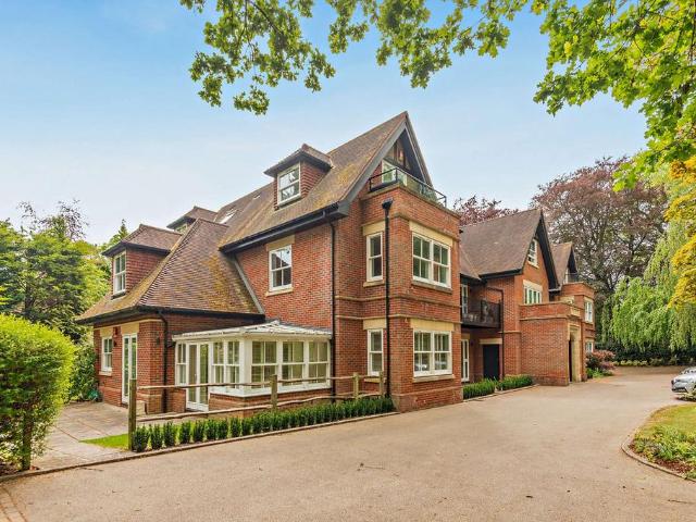 Flat for sale in Sunninghill and Ascot, Ascot
