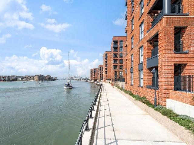 Flat for sale in Kingston Buci, Fishersgate