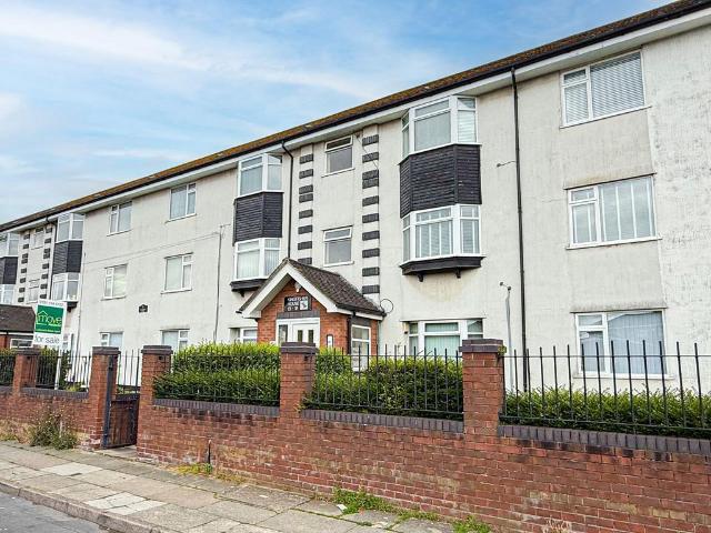 Flat for sale in Calderstones