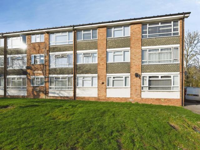 Flat for sale in Hutton, Navestock Side