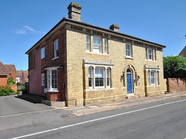 Flat for sale in Chedburgh, Suffolk