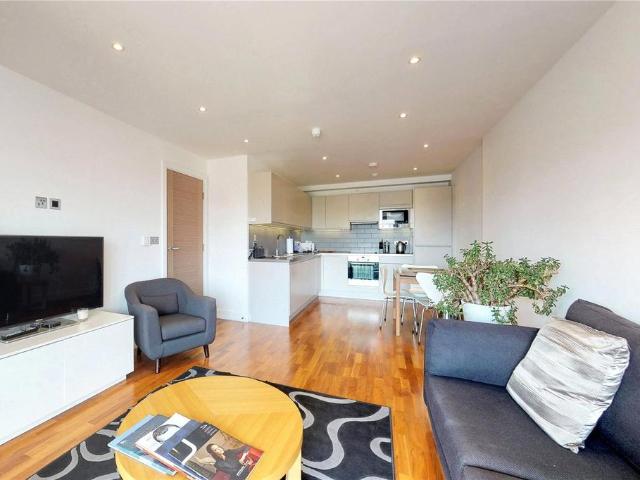 Flat for sale in Battersea, Greater London