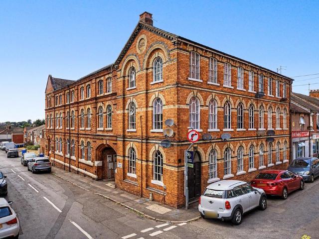 Flat for sale in Leisure Village, Kettering