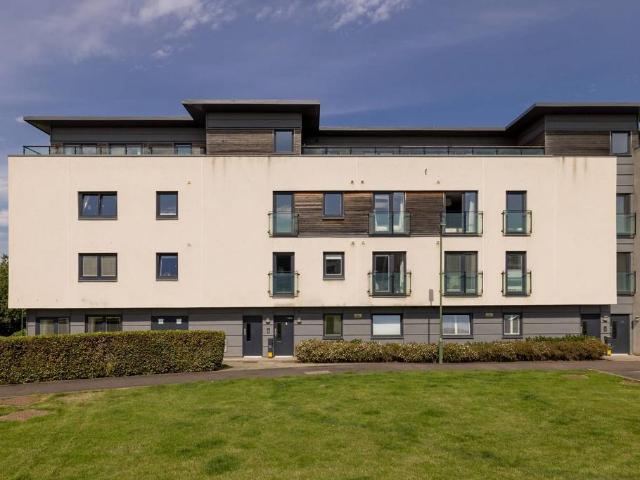 Flat for sale in East Craigs, Scotland