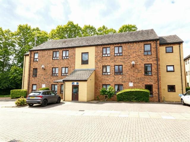 Flat for sale in Belle Isle, West Yorkshire