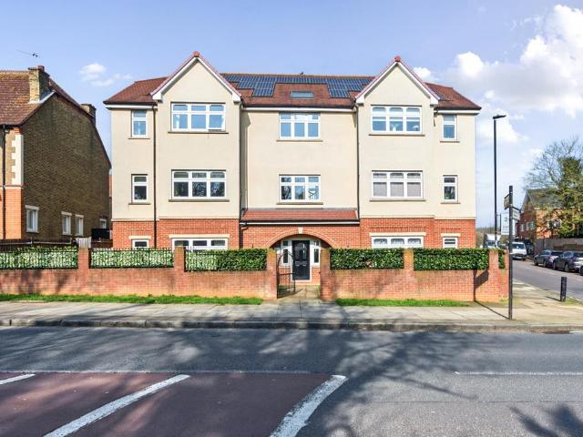 Flat for sale in Shooters Hill, Greater London