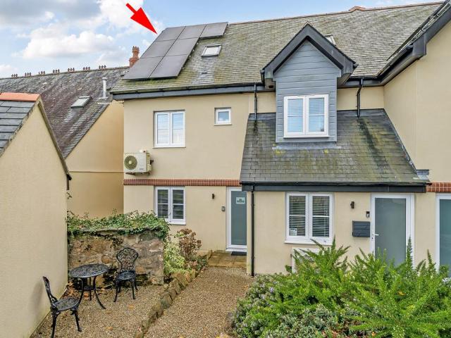 Flat for sale in Penbeagle, Cornwall