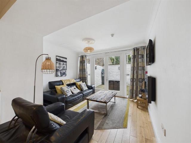 Flat for sale in Tenby, Wales