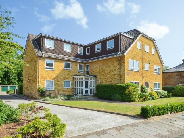 Flat for sale in North Finchley, Greater London