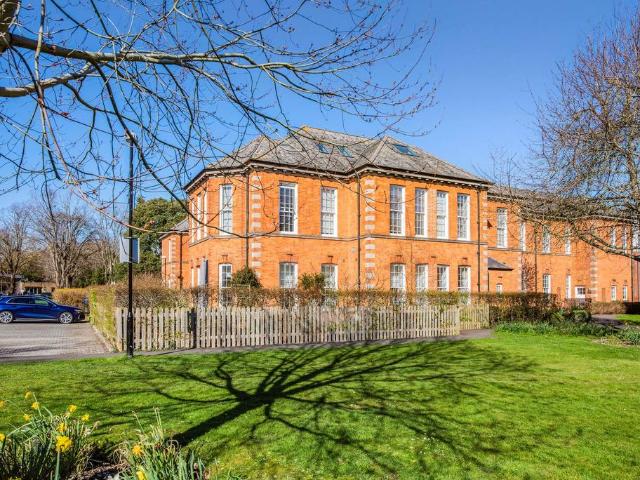 Flat for sale in Chichester, Littlecote