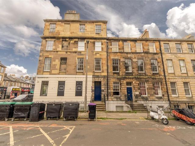Flat for sale in Newington, Scotland