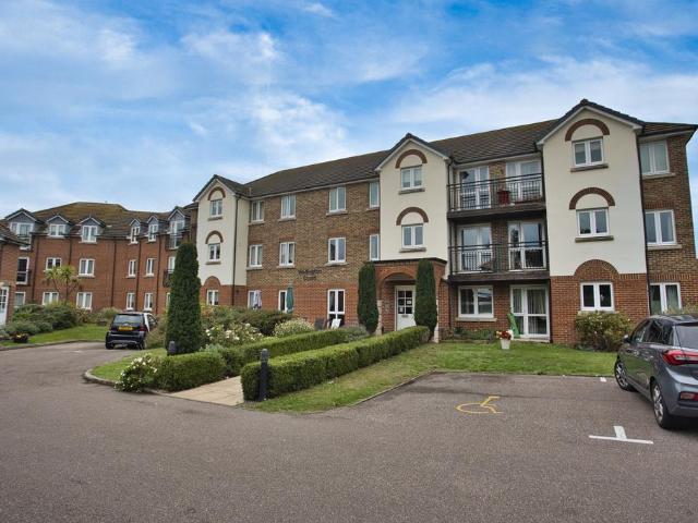 Flat for sale in Middle Deal, Ash