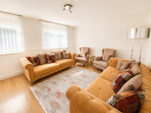 Flat for sale in Isle Of Dogs, Isle Of Man