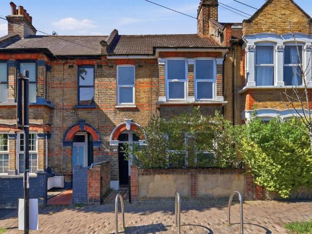 Flat for sale in Leyton, Greater London