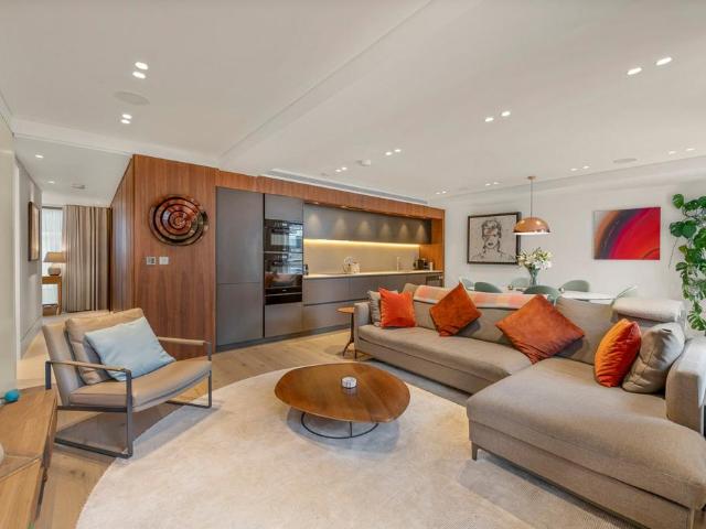 Flat for sale in Covent Garden, Victoria