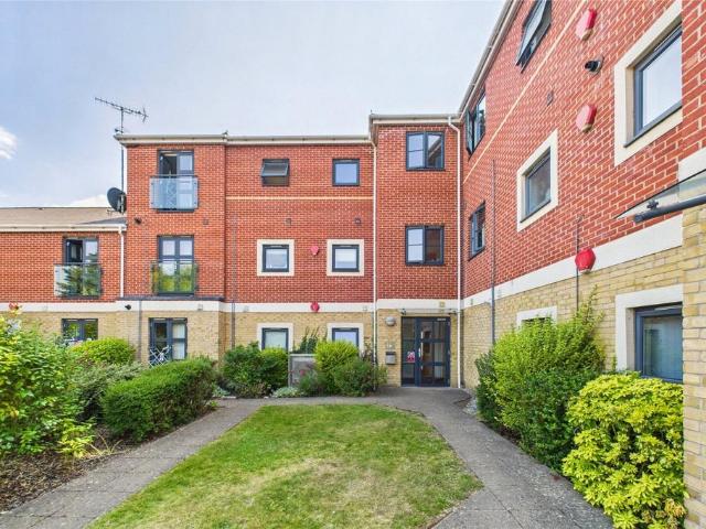 Flat for sale in Winnersh, Isle Of Man