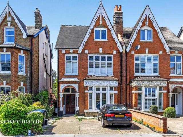 Flat for sale in London Borough of Croydon, Addiscombe