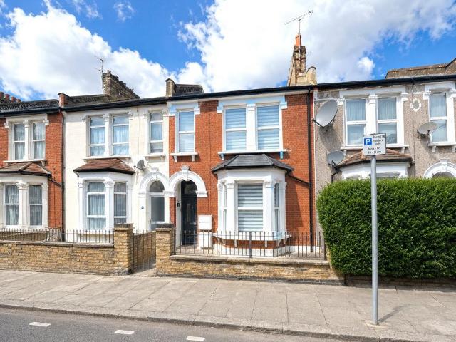 Flat for sale in London Borough of Lewisham, Greater London