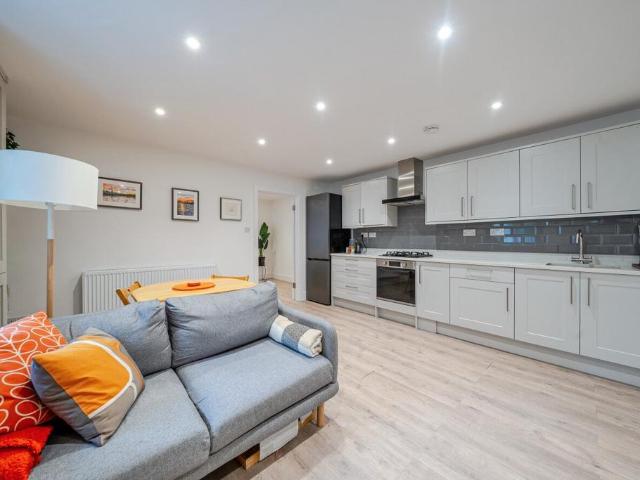Flat for sale in Putney, Greater London