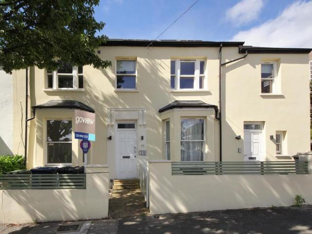 Flat for sale in London Borough of Ealing, Greater London