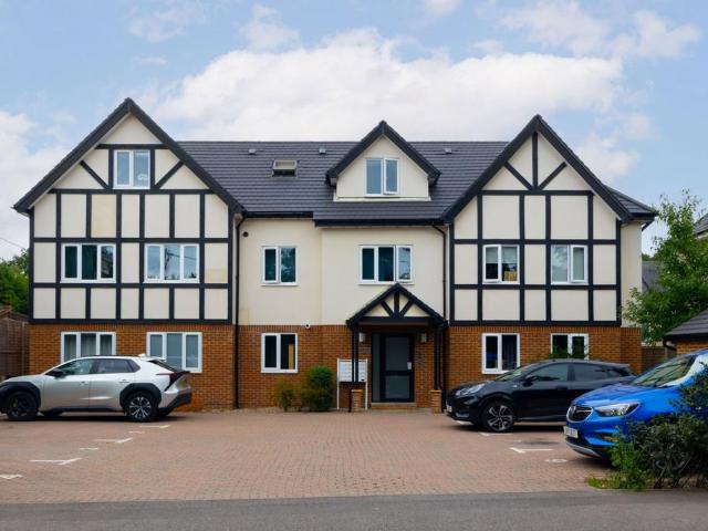 Flat for sale in London Borough of Croydon, Hillview