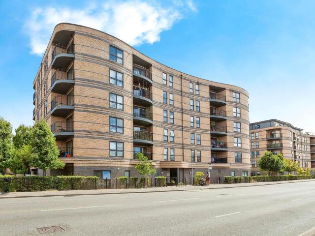 Flat for sale in Slough