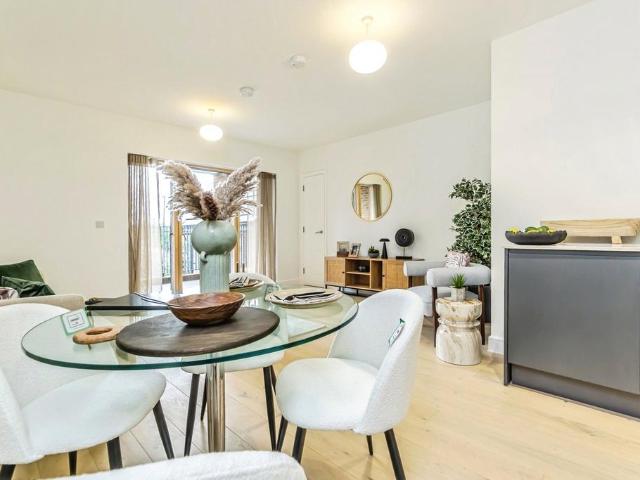 Flat for sale in London Borough of Croydon, Purley