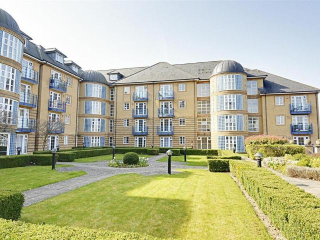 Flat for sale in Hertford, Colliers End