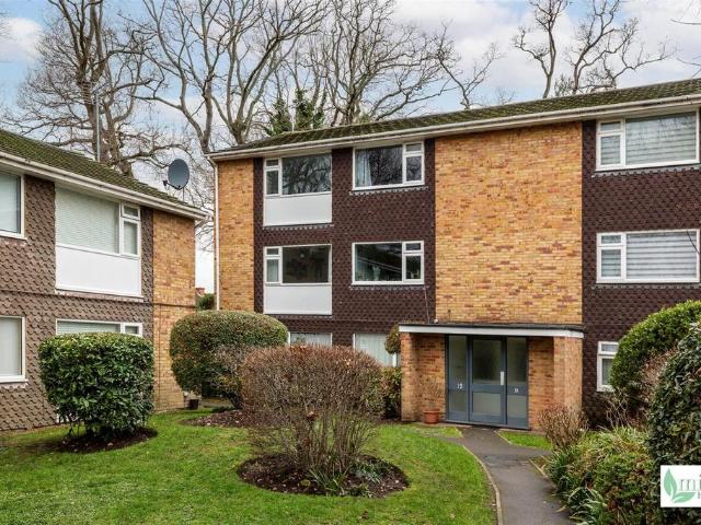 Flat for sale in New Haw, Runnymede