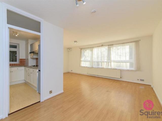 Flat for sale in Woodside Park, Greater London