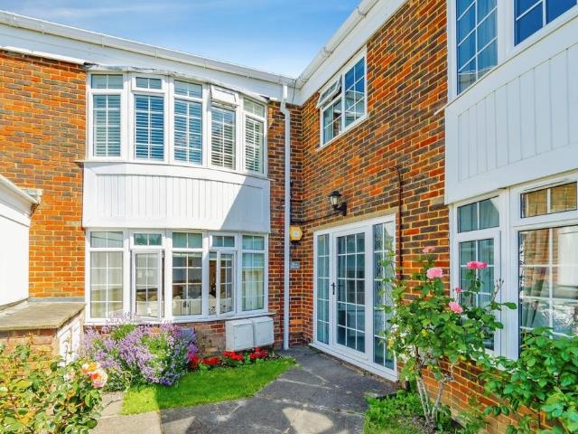 Flat for sale in London Borough of Croydon, Kenley
