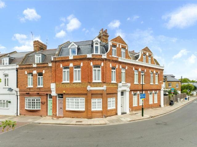 Flat for sale in St Margarets, Greater London