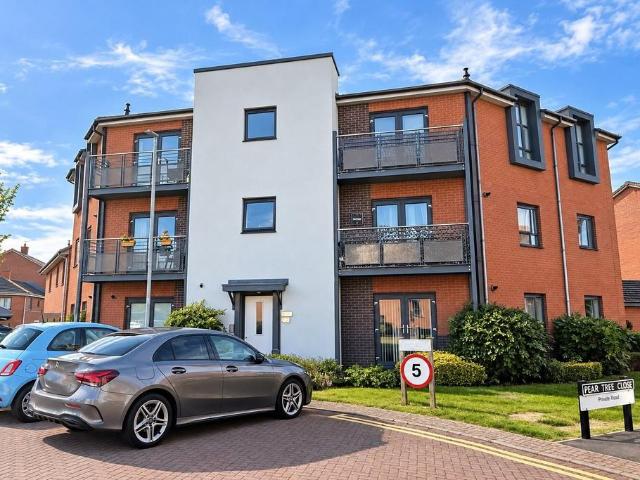 Flat for sale in Lichfield, Boley Park