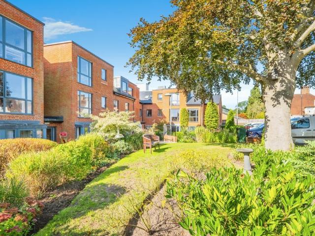Flat for sale in Littlecote, West Sussex