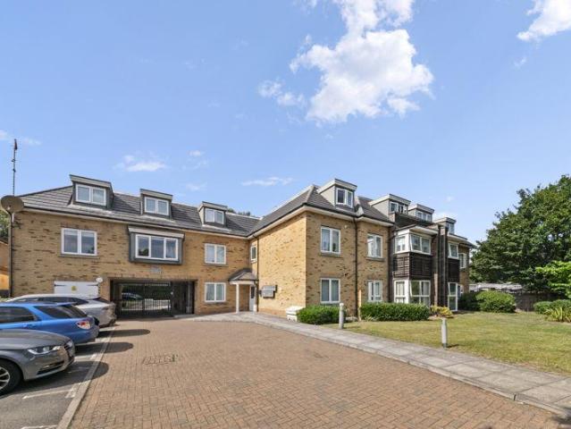 Flat for sale in Ickenham, Greater London