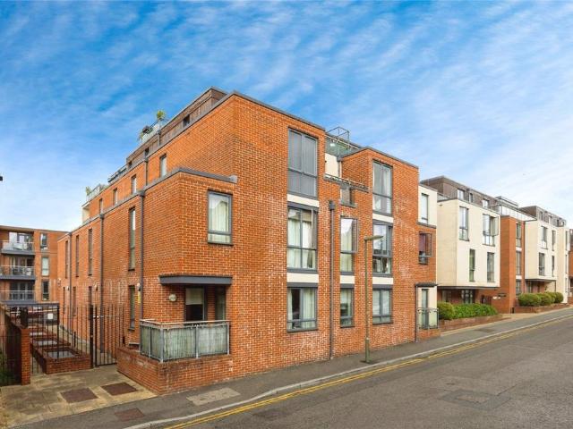 Flat for sale in Charlotteville, Guildford
