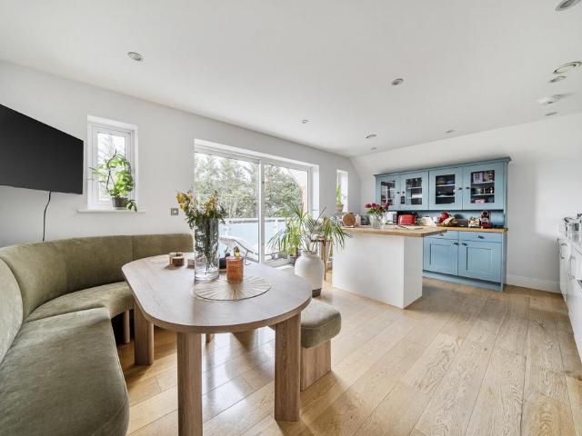 Flat for sale in London Borough of Hounslow, Strand