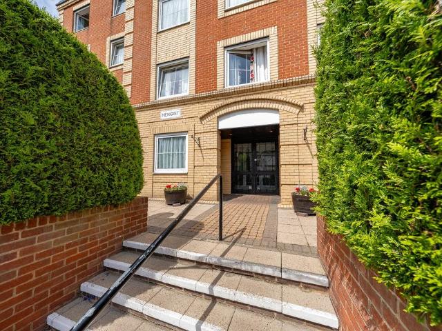 Flat for sale in Midway, Kent