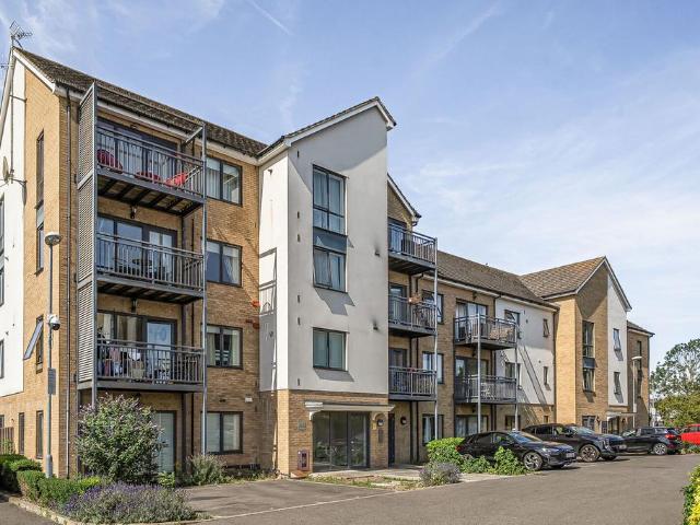 Flat for sale in London Borough of Croydon, South Norwood